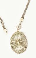Ezüst (Ag) nyaklánc filigrán medállal. Jelzett, 9,7 g, h: 45 cm