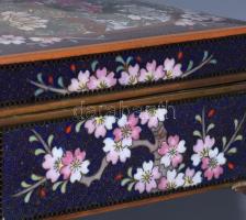 cca 1900/1910 Inaba japán cloisonne ékszeres doboz, madaras-virágos díszítménnyel, belül gravírozott...