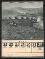 1944 Honvédnaptár. Fekete-fehér fotókkal gazdagon illusztrált. A címlap és az első lap (Január 1-2.)...