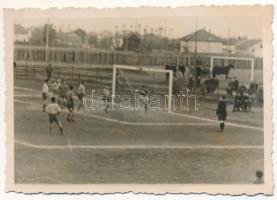 1938 Temesvár, Timisoara; RIPENSIA Temesvár - Crisane 3:1 labdarúgó mérkőzés, focisták a meccs közben / RIPENSIA Timisoara - Crisane 3:1, football players during the match, sport photo (8,4 x 5,9 cm) (fl)