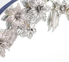 Nagyméretű asztali tükör, ráragasztott filigrán ezüst (Ag) virágdíszekkel, egy darab levált, 40x39 c...