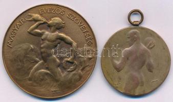 Berán Lajos (1882-1943) ~1930. "Magyar Evezős Szövetség" kétoldalas bronz díjérem (50mm) + súlylökőt ábrázoló bronz díjérem füllel (37mm) T:XF