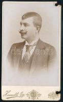 cca 1890-1900 Peitler Imre törvényszéki bíró igazolványképként használt fotója, vizitkártya Hamedli Gyula pécsi műterméből, a hátoldalon (autográf?) felirattal, szárazbélyegzővel, szélén lyukasztással, 11x6,5 cm