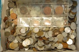 4,4kg vegyes fémpénz tétel, sok régivel, magyarral, jobb darabokkal! T:vegyes