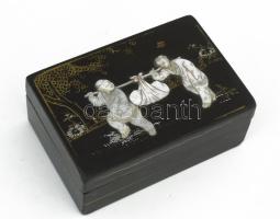 Japán lakkozott fa doboz, gyöngyház rárakással, 10x15 cm