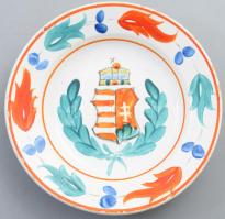 Apátfalvi kerámia dísztál, magyar címerrel, Kézzel festett, jelzett, kis mázhibával d: 15 cm