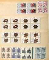 Berlin szép négyestömb gyűjtemény többletekkel, 16 fehér lapos A/4 blokkberakóban. Érdemes megnézni!