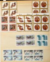 Berlin szép négyestömb gyűjtemény többletekkel, 16 fehér lapos A/4 blokkberakóban. Érdemes megnézni!