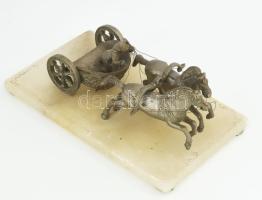 Fogathajtó. Fém szobor, talapzaton, 25x14 cm