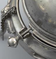 Antik billenthető fedelű kínáló, 4 lábon, m: 15 cm