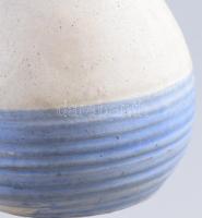 Kiss Roóz Ilona: Hölgyalakos váza. Jelzett, m: 16 cm