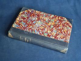 Pauler Gyula:  A magyar nemzet története az Árpád-házi királyok alatt. Első kötet. Budapest, 1899. Athenaeum Irodalmi és Nyomdai Rt. XII + 519 + [1] p. Pauler Gyula (1841-1903) levéltáros, történész Árpád-kor összefoglalása 1895-ben elnyerte a Magyar Tudományos Akadémia nagyjutalmát. A teljes mű két kötetben tekinti át a magyarság bő 300 éves történetét, ebből kötetünk a Géza fejedelem korától III. Béla haláláig (1196-ig) tartó időszakot vizsgálja. Az összefoglaló munka bőven túlmutat az esemény-, politika- és diplomáciatörténeten: társadalom-, jog- és életmódtörténeti részletek sokasága gazdagítja a munkát. A mű első kiadása 1893-ban jelent meg, példányunk a második, javított, bővített kiadásból származik. A belív egy oldalán régi tulajdonosi bélyegzés. Aranyozott gerincű korabeli félvászon kötésben. Jó példány.