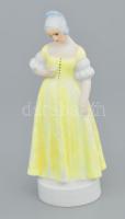 Herendi óherendi sárga ruhás nő. Jelzett, restaurált, m: 14,5 cm
