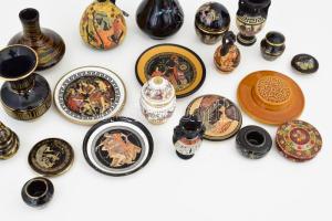 Szuvenír porcelán vázák és tárgyak és lakk vázák gyűjteménye, NEM POSTÁZZUK