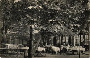 Vízakna-fürdő, Salzburg, Ocna Sibiului; Schuller kert vendéglő, étterem pincérekkel. Czelnai Gyula felvétele / restaurant garden with waiters (EK)