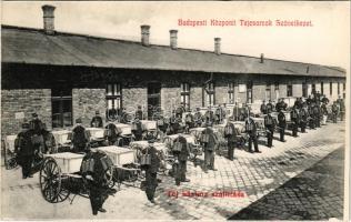 Budapest, az 1882-ben alapított Központi Tejcsarnok Szövetkezet egyik épülete, tej házhoz szállítása, tejes tartályok