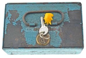 Vegyes, főleg magyar érmetétel, mintegy ~3kg súlyban, régi, zárható fém dobozban, kulccsal. Közte va...