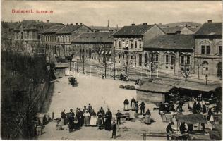 Budapest II. Széna tér, piac, villamos. A képen látható épületek később mind elbontásra kerültek. (EK)
