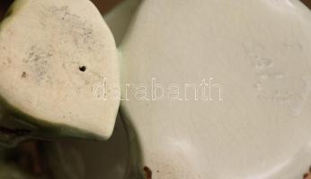 Női figurális virágtartó edény, ujján sérüléssel, m: 15 cm