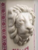 2 darab porcelán kaspó, oroszlános, jelzett, mázrepedéssel, m: 10-15 cm
