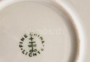 2 darab porcelán kaspó, oroszlános, jelzett, mázrepedéssel, m: 10-15 cm