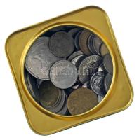 ~346g vegyes magyar és külföldi forgalmi- és forgalmi emlékérme tétel fém teásdobozban, közte Románia 1999. 500L "Napfogyatkozás" T:vegyes ~346g mixed hungarian and foreign circulating- and commemorative circulating coins lot, including Romania 1999. 500 Lei "Solar Eclipse" C:mixed