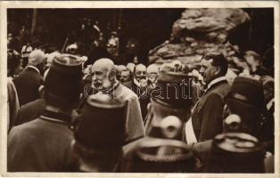 Kaiser Franz Josef I. bei der Kaiserdenkmal Enthüllung in Ischl / I. Ferenc József császár Ischl-ben, emlékmű avatáson. B.K.W.I. 672-40. / Franz Joseph I of Austria in Ischl (tűnyomok / pinmarks)