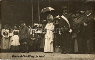 Kaiser Franz Josef I. bei der Kaiserdenkmal Enthüllung in Ischl / I. Ferenc József császár Ischl-ben, emlékmű avatáson. Brüder Kohn (Wien) / Franz Joseph I of Austria in Ischl (kopott élek / worn edges)