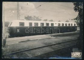 cca 1935 MÁV 20 pályaszámú Árpád sínautóbusz (Ganz gyártmány), fotó, kissé viseltes állapotban, 12x17 cm