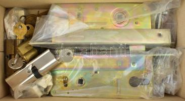 Doboznyi zár, klf méretben, kulccsal.