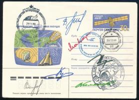 1988 Francia-szovjet közös MIR küldetés Alekszandr Volkov (1948- ), Szergej Krikaljov (1958- ), Valerij Poljakov (1942- ), Vlagyimir Tyitov (1947- ) Musza Manarov (1951- ) szovjet és Jean-Loup Chrétien (1938- ) francia űrhajósok aláírásai emlékborítékon / Signatures of Aleksandr Volkov (1948- ), Sergei Krikalev (1958- ), Valeriy Polyakov (1942- ), Vladimir Titov (1947- ) Soviet and Jean-Loup Chrétien (1938- ) French astronauts on envelope