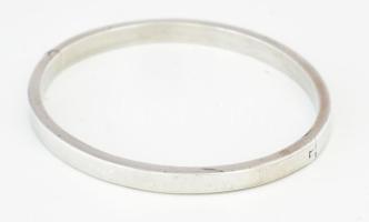 Ezüst(Ag) ovális karperec, jelzett, 6,5×5,6 cm, nettó: 15,2 g