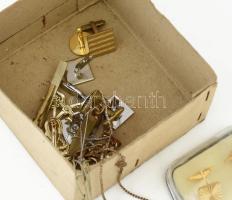 Régi bizsuk, mandzsetták, dobozban