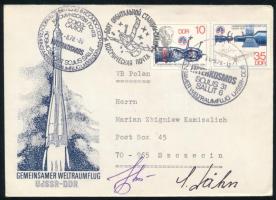 Valerij Bikovszkij (1934- ) szovjet és Sigmund Jähn (1937- ) német űrhajósok aláírásai borítékon / Signatures of Valeriy Bikovskiy (1934- ) Soviet and Sigmund Jähn (1937- ) German astronauts on cover