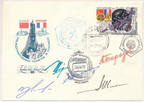 Georgij Beregovoj (1921-1995), Alekszandr Ivancsenkov (1940- ) , Vlagyimir Dzsanyibekov (1942- ), Valentyin Lebegyev (1942- ) szovjet és Jean-Loup Chrétien (1938- ) francia űrhajósok aláírásai emlékborítékon / Signatures of Aleksandr Volkov (1948- ),, Aleksandr Ivanchenkov (1940- ), Vladimir Dzhanibekov (1942- ), Valentin Lebedev (1942- ) Soviet and Jean-Loup Chrétien (1938- ) French astronauts on envelope
