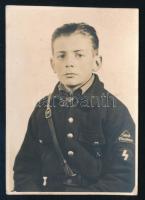 cca 1941-1944 Fiatal Hitlerjugend fotója (Südost Donau), fotó, Foto Heidan - Linz - Kleinmünchen, 7x5 cm