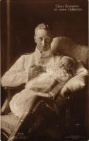 Unser Kronprinz mit seinem Töchterchen. Verlag von Gustav Liersch, Original Aufnahme von W. Niederastroth / Vilmos trónörökös lányával / Prince Wilhelm with his daughter (lyuk / pinhole)