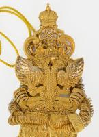 Kamaráskulcs, Aranyozott sárgaréz. Áttört fogantyúján császári korona. Bojtja aranyozott fémszállal ...