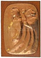 Takács Erzsébet (1928-1999) 1981. "Anyaság" öntött bronz plakett, fa alapzaton (~250x170mm) T:AU / Hungary 1981 "Anyaság" cast bronze plaque on wooden base (~250x170mm) C:AU