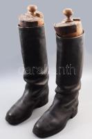 cca 1950 Magyar Néphadsereg, katonai bőr csizma, jelzett, 42-es méret, sámfával, korának megfelelő állapotban