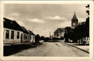 1958 Hegyeshalom, utca részlet, templom. Képzőművészeti Alap Kiadóvállalata