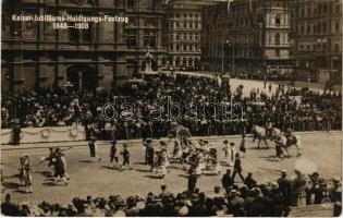 Wien, Vienna, Bécs; Kaiser-Jubiläums-Huldigungs Festzug 12. Juni 1908. Foto R. Lechner / Császári jubileumi ünnepség 1848-1908, I. Ferenc József uralkodásának 60. évfordulójára. B.K.W.I. / Jubilee Ceremony, the 60th anniversary of the reign of Franz Joseph I of Austria (gyűrődések / creases)