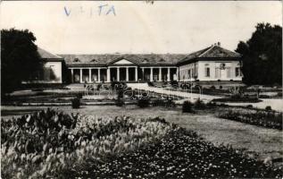 Vajta, SZOT gyermeküdülő. Foto: Bakonyi Béla. Képzőművészeti Alap Kiadóvállalata (ragasztónyom / glue marks)