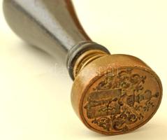 1914 után Dr. Szalay László címeres pecsétnyomója, rajta íjat feszítő vitézzel, (1914-ben nyert neme...