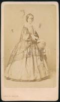 cca 1865-1870 Havas Sándorné szül. Bors Ilona, Havas Sándor (1822-1894) államtitkár feleségének portréja, vizitkártya Canzi és Heller pesti műterméből, a hátoldalon feliratozva, 10,5x6 cm