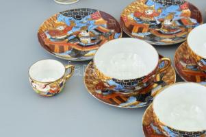 Japán 16 darabos porcelán összeállítás, klf jelzéssel, 1-1 sérüléssel, sérült darabbal