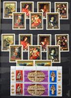 2 db nagyalakú 12 lapos berakó 9 soros vastag fekete lapokkal, az egyik tele modern sorokkal és önál...