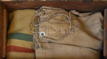 cca 1940-1944 M. Kir. Honvédség, berendezett katonaláda, korabeli kellékekkel: német birodalmi jelzé...