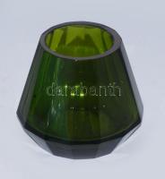 Moser lapra csiszolt méregzöld váza, jelzés nélkül, kis lepattanással, m: 8,5 cm