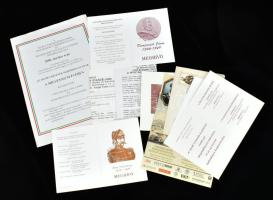 Október 6-tal, az aradi vértanúkkal és Batthyány Lajossal kapcsolatos nyomtatvány tétel: meghívók, kiállítási szórólap, FDC stb.